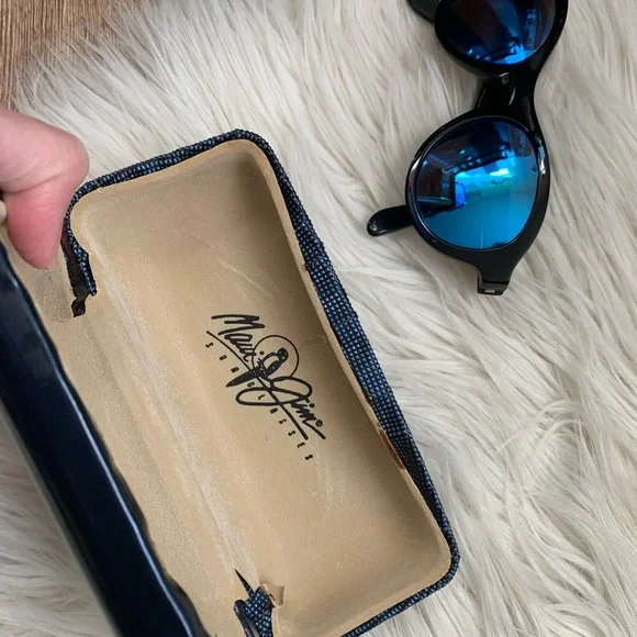 Maui Jim Black Polarized Sunglasses With Reflective Blue Lenses - Picture 15 of 16